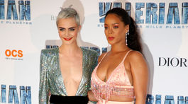 Rihanna (vpravo) a modelka a herečka Cara Delevingne 