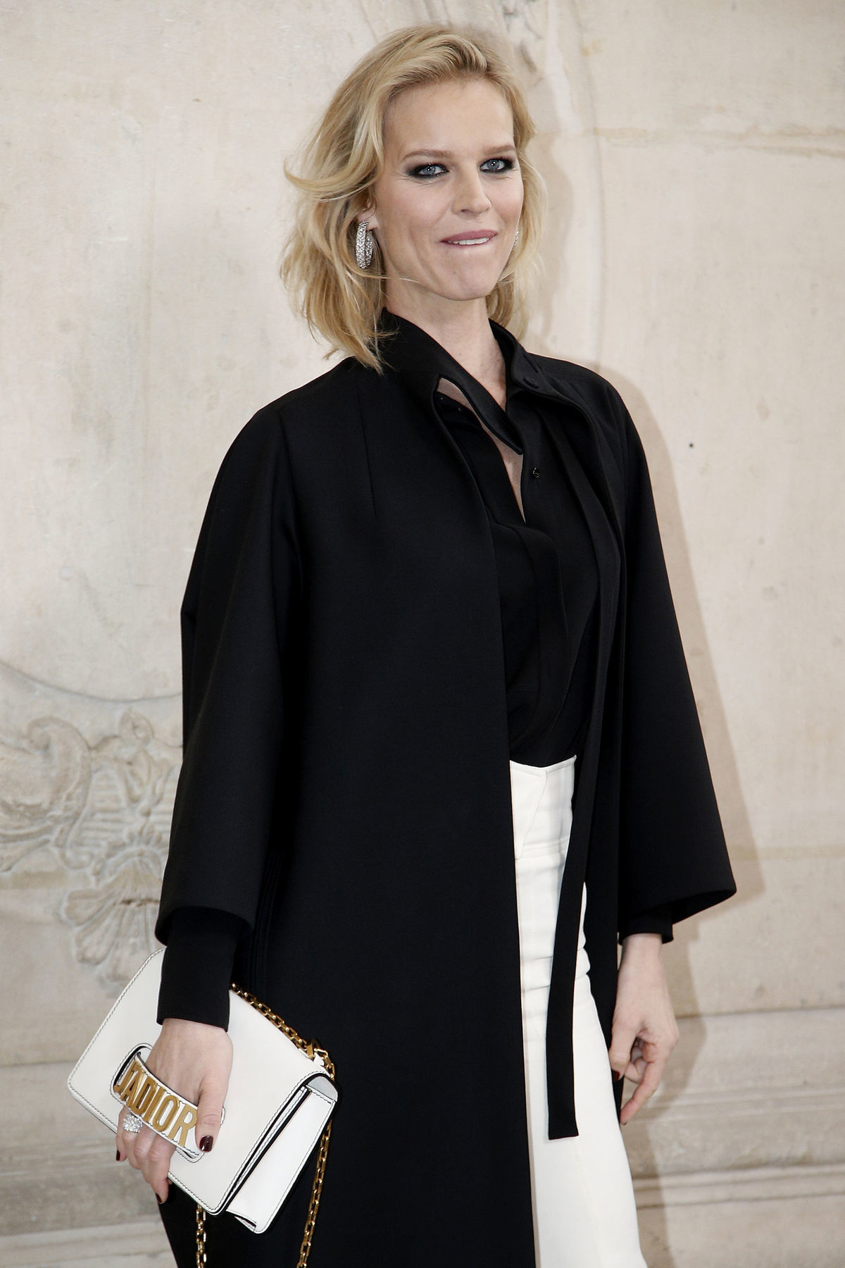 Česká topmodelka Eva Herzigová s kabelkou z...