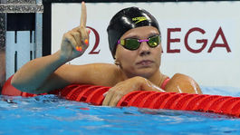 Bitka vztýčených prstov. Zvíťazí dobro nad zlom?