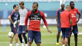 Neymar musí byť odvážny. Alves ho privíta s otvorenou náručou