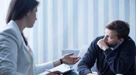 Bezplatná terapia cez telefón. Britský experiment funguje