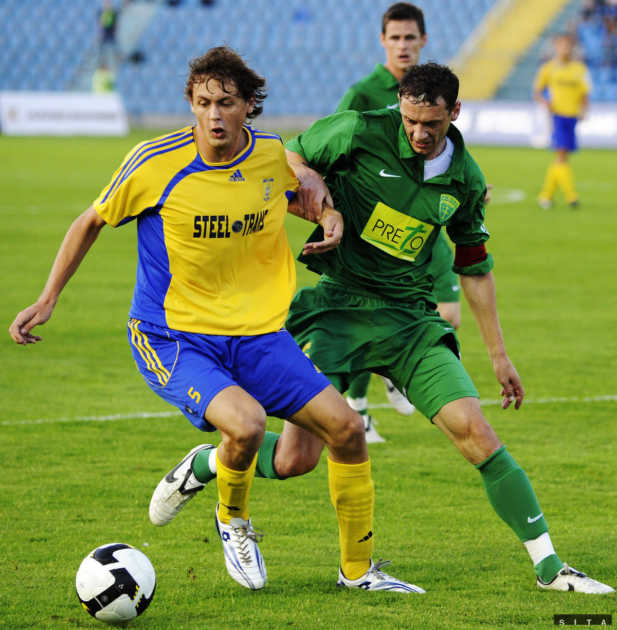 Spomienka na august 2008. Nemanja Matič v drese...