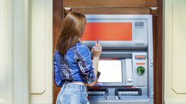 Poplatky v bankách rastú. Pozor aj na dovolenke v zahraničí