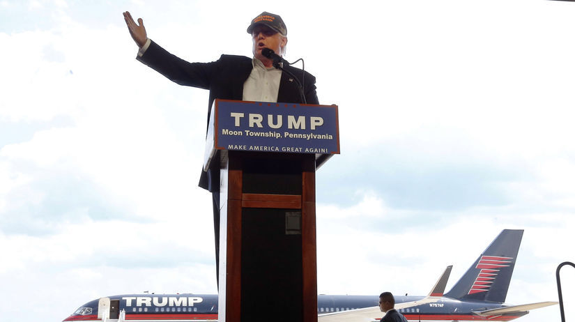 Kandidát na prezidenta USA Donald Trump pred...