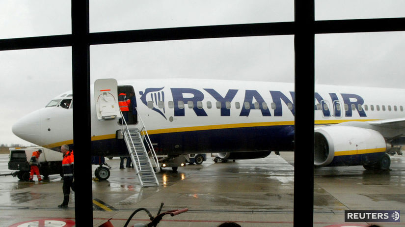 Ryanair, lietadlo, dážď, pasažieri