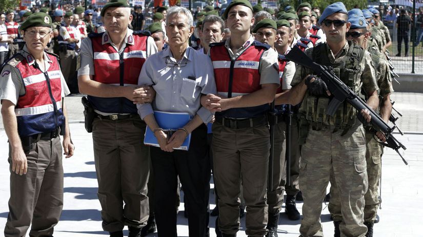 turecká polícia, Akin Ozturk, eskortovanie