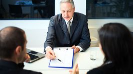 Bič na nové požičky: NBS sprísni aj poskytovanie spotrebných úverov