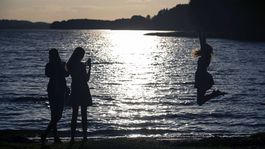 Instagrameri sa otrávili v azúrovom toxickom jazere. Je to skládka z vojny