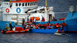 V Grécku zadržali osem prevádzačov, ktorí previezli 49 migrantov