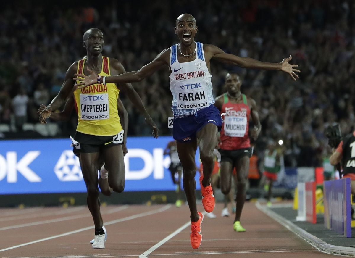 Mo Farah v cieli pretekov na 10 000 m na MS v...