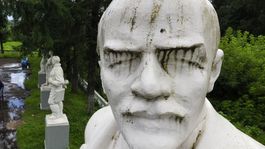 Nórsky Pyramiden – ruská dedina uväznená v minulosti, ktorú stráži večne živý Lenin