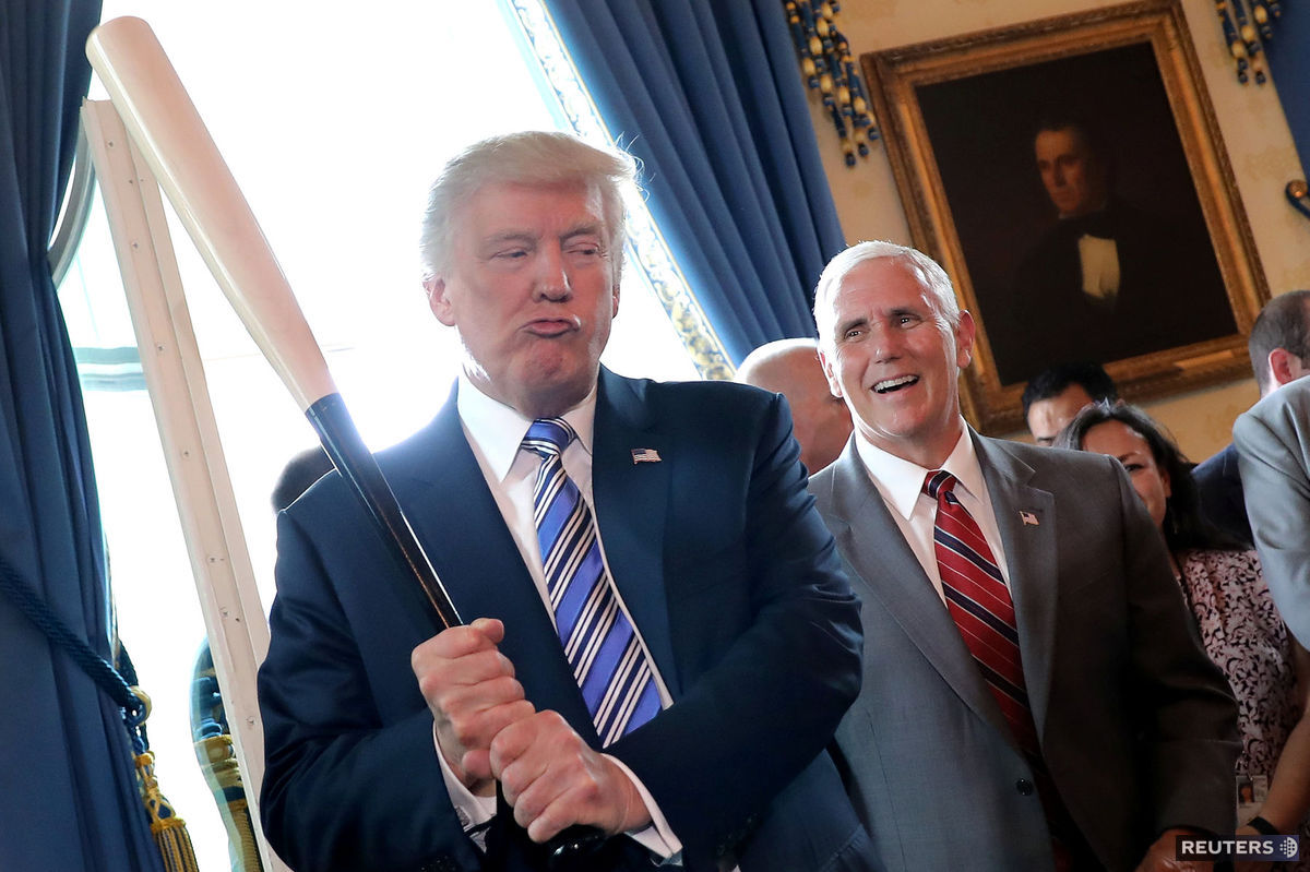Americký prezident Donald Trump (vľavo) a jeho...