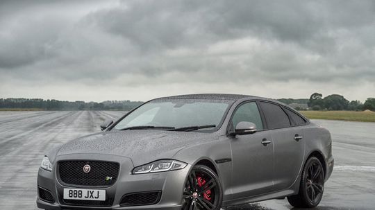 Jaguar XJR575 - 2017