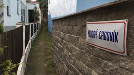 Vtiahnuť brucho a bokom vpred! Prepchať sa cez najužšie uličky sveta nie je ľahké