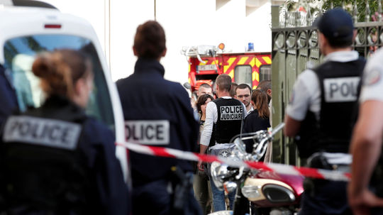 Vodič úmyselne zrazil ľudí na francúzskom ostrove, zranených je najmenej päť