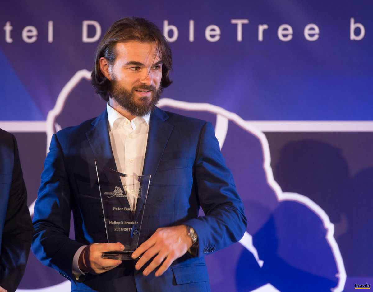 Peter Budaj ako najlepší brankár SR za rok 2017.