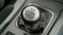 Toyota chce zlepšiť manuálnu prevodovku. Zabráni zlému radeniu