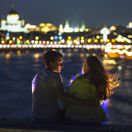 Rusko, pár, zaľúbenci, romantika, Moskva, rieka, dvojica, láska, večer,  noc, svetlá, mesto