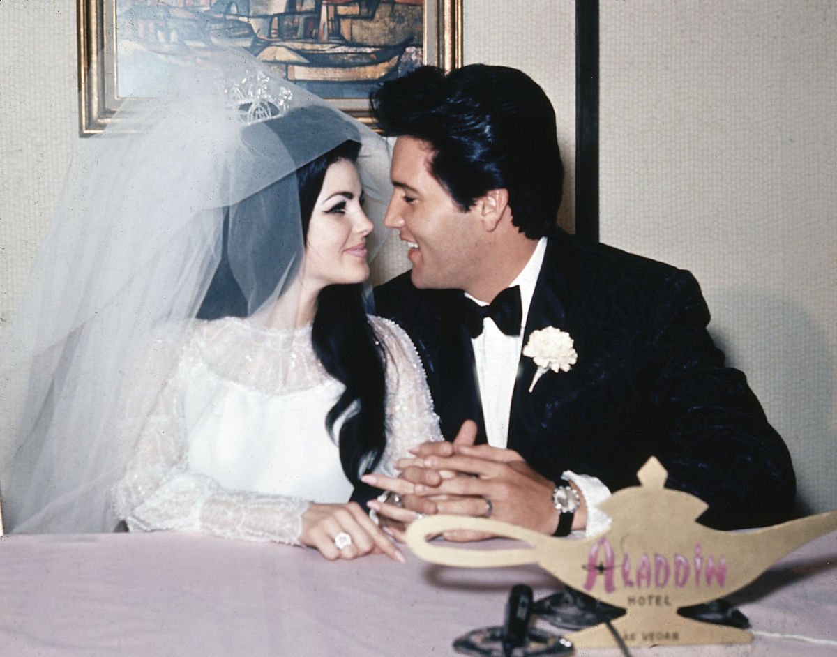 Elvis Presley so svojou ženou Priscillou po ich...
