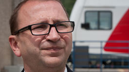  Úradník s tisíckami eur v ruksaku prišiel o funkciu