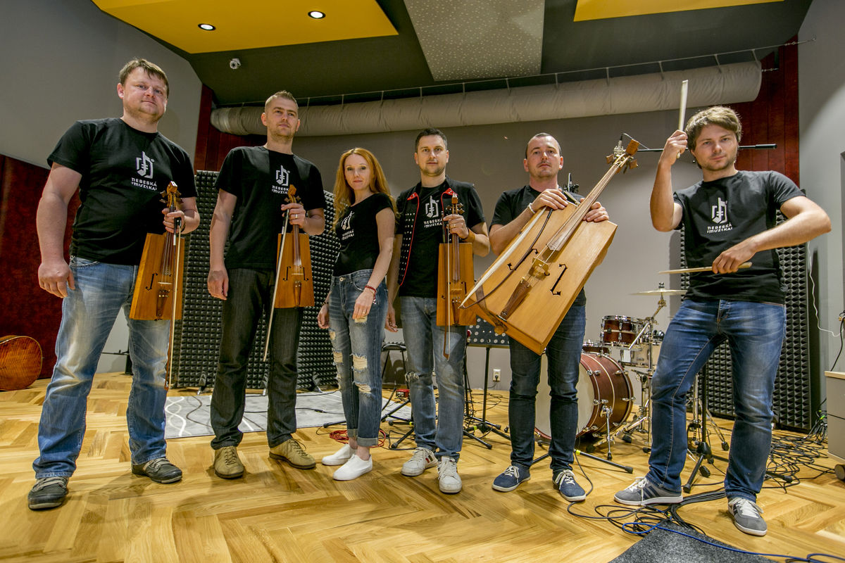 Celý repertoár Nebeskej muziky vychádza z...