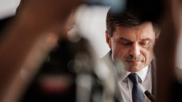 Plavčan abdikuje vo štvrtok o desiatej, oznámil Danko