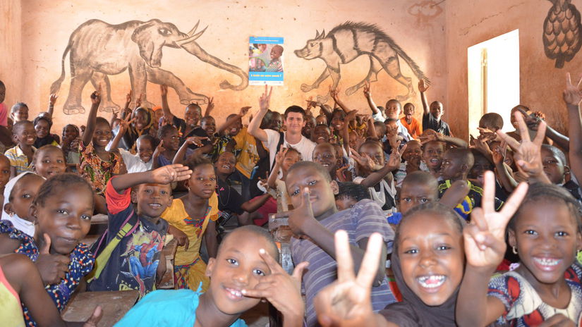 Beloch a rozruch v miestnej škole v Mali.