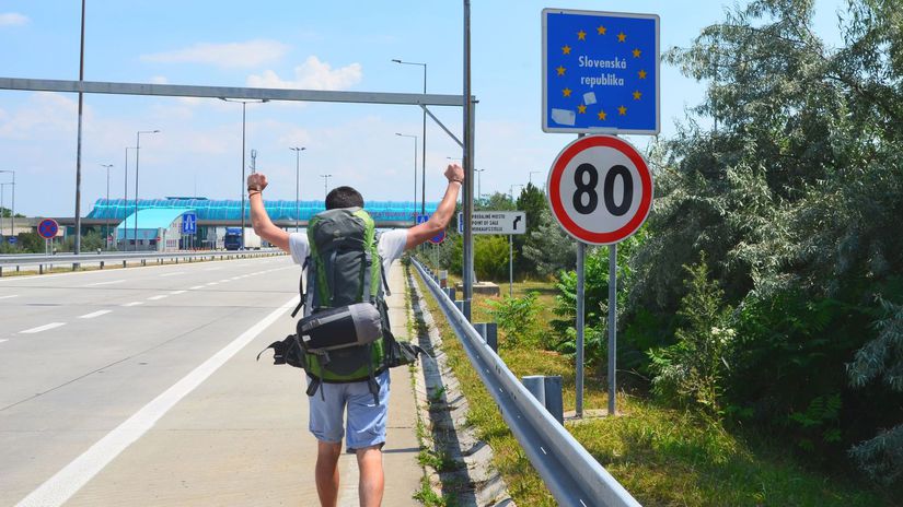 Po roku sa Tomáš vracia domov.