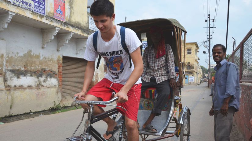 Šliapanie do pedálov cyklorikše v uliciach...