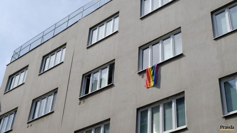Vyvesená zástava na úrade ochrankyne verejných...