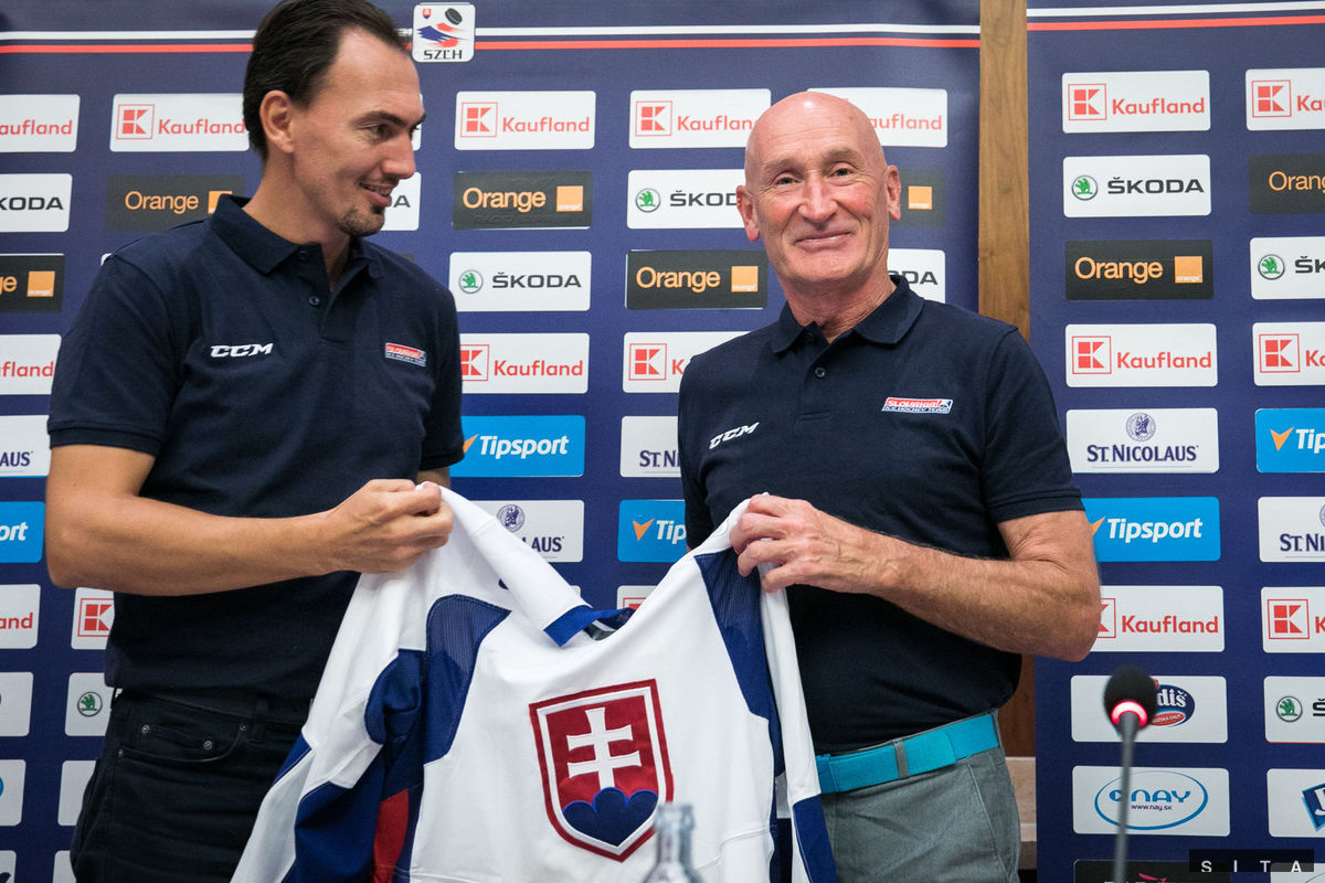 Miroslav Šatan a Craig Ramsay.