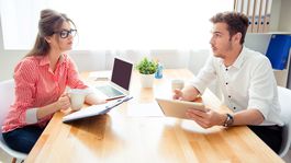 Pri zamestnávaní cudzincov je veľa papierovania, sťažujú sa firmy