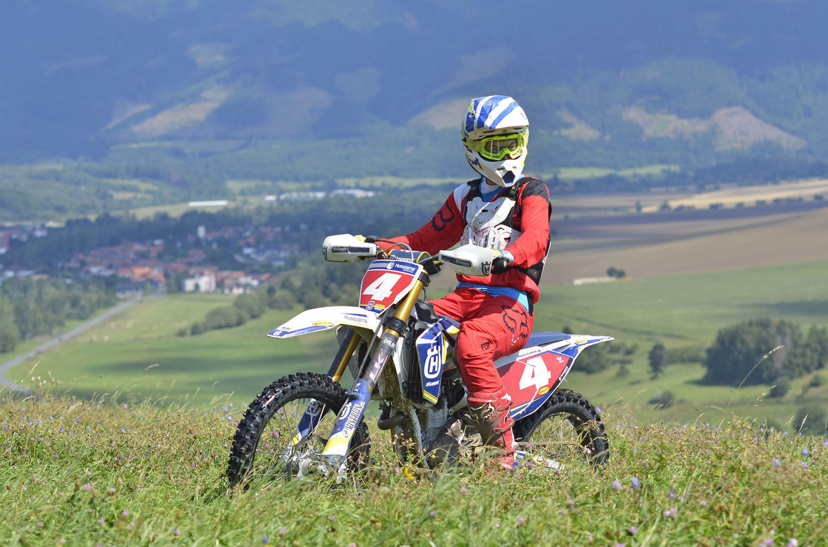 Petra Vlhová na obľúbenej motorke.