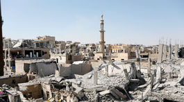 Vrcholí boj o Rakku, islamisti vzali civilistov ako ľudské štíty