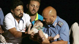 Potlesk pre bratov, ktorých po otrasoch na Ischii uväznili trosky