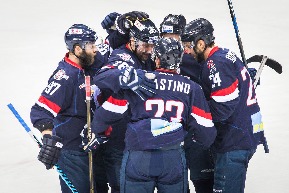 Hokejisti HC Slovan Bratislava počas zápasu KHL...