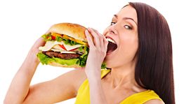 Prečo vlastne priberáme? Ako by mal vyzerať správny jedálny lístok