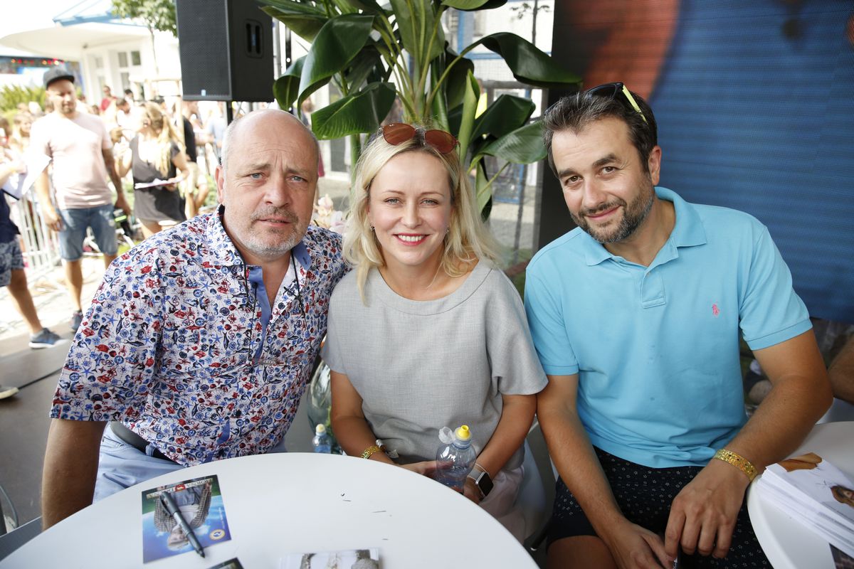 Zľava: Herecké trio Matej Landl, Michaela...