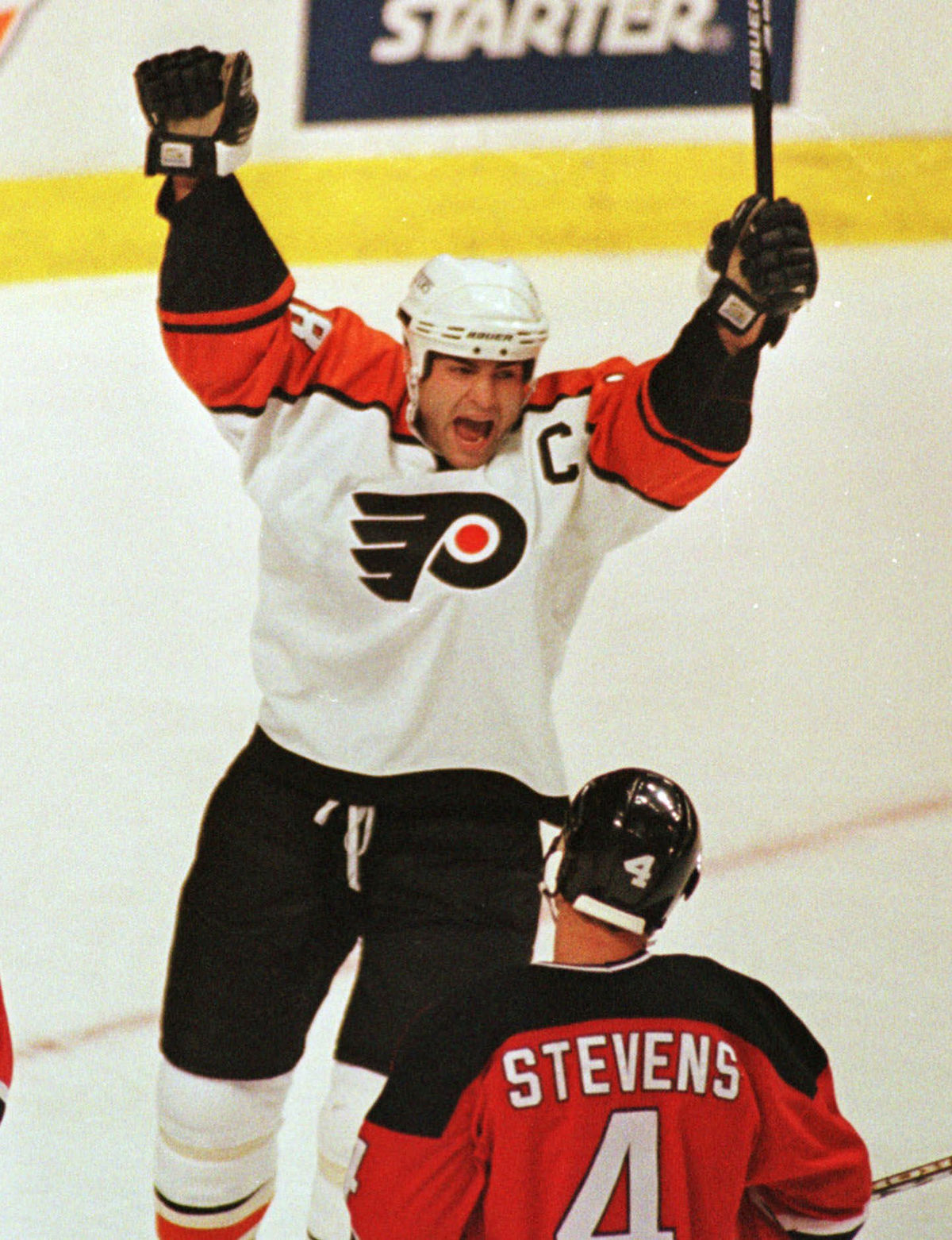 Eric Lindros bol vo Philadelphii Flyers členom...