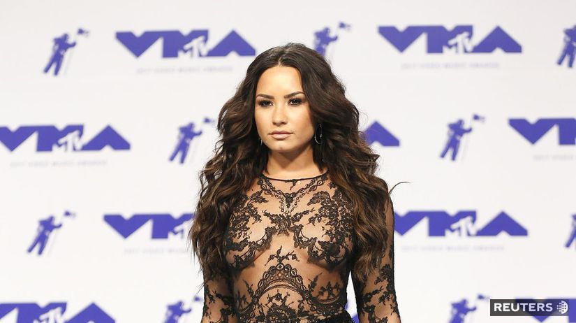 Speváčka Demi Lovato si obliekla priehľadnú...