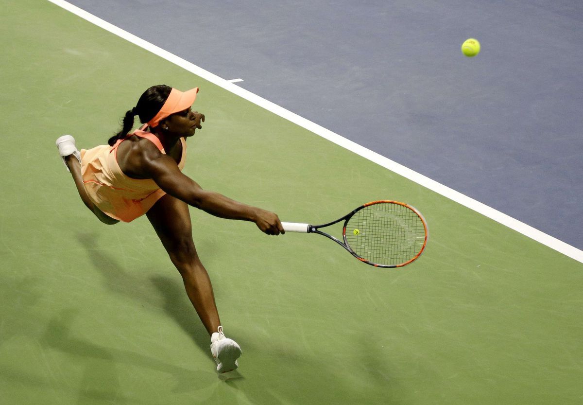 Sloane Stephensová odvracia úder od Dominiky...