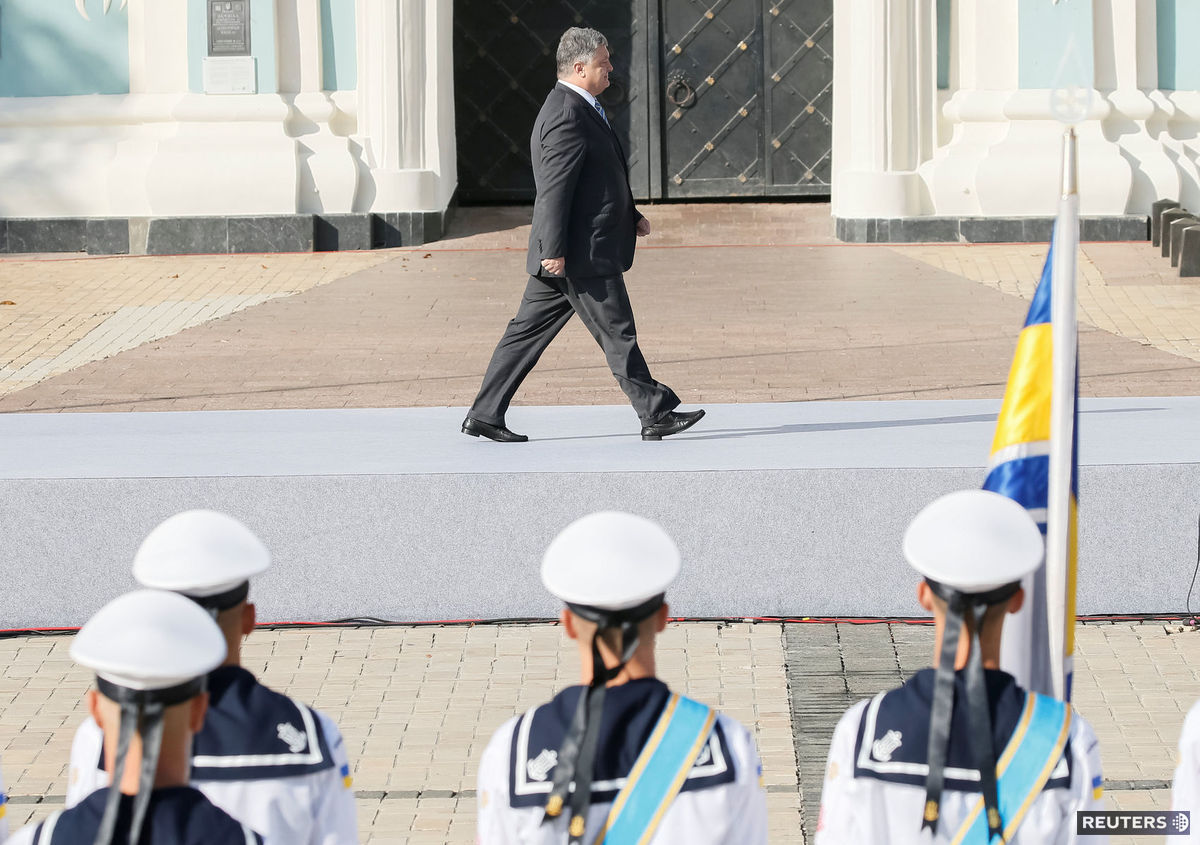 Ukrajinský prezident Petro Porošenko počas...