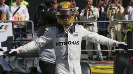 Tifosi zostali smutní. V Monze triumfoval Hamilton a je nový líder