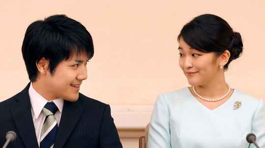 Japonská princezná Mako sa vydala za svojho neurodzeného snúbenca