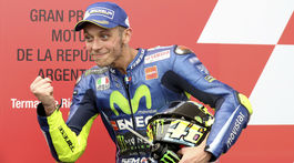 Rossi sa do dôchodku nechystá. V MotoGP bude jazdiť aj po štyridsiatke