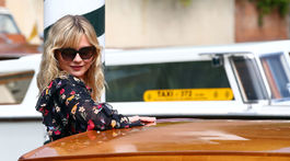 Kirsten Dunst zhodila kvôli novinke šaty! V Benátkach už bola oblečená