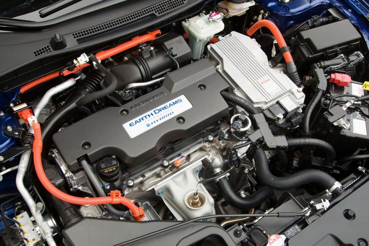 Hybridný systém s trakčným elektromotorom si...