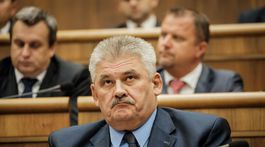 Richtera parlament neodvolal, poslanci za SNS sa zdržali hlasovania