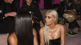 Kim Kardashian (vpravo) a Ciara