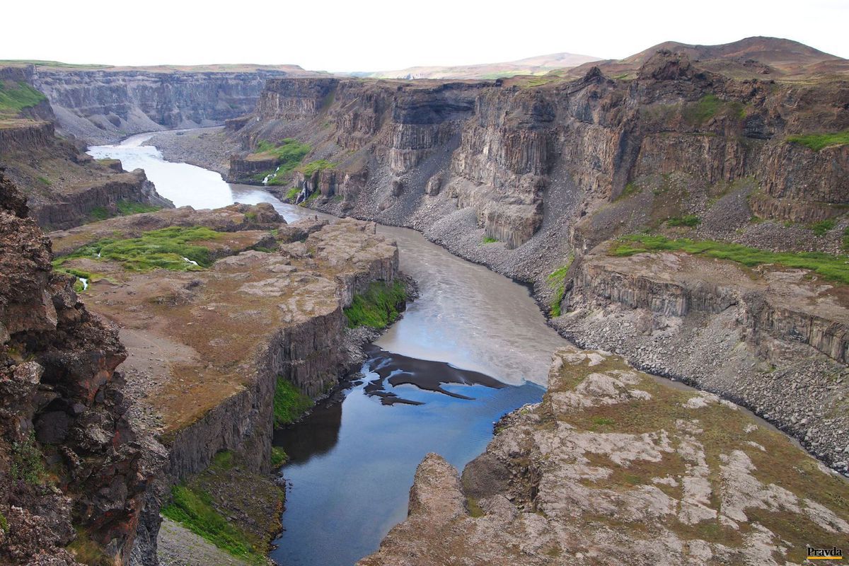 Priepasť Ásbyrgi v tvare podkovy Odinovho koňa.
